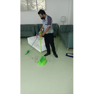cleaning service swping moping ruangan longe fashlab klinik