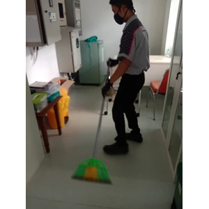 cleaning service progress sweeping di widya chandra jakarta