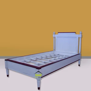 tempat tidur anak minimalis warna white duco cantik kerajinan kayu