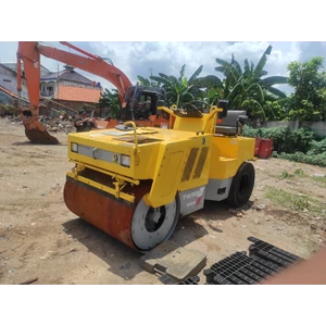 combination roller sakai tw500 kapasitas 4-5 ton double vibratory