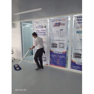 office boy/girl sweeping ruang tunggu vaksin 17 04 2022