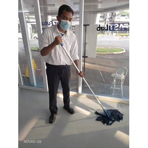 office boy/girl mopping ruang tunggu vaksin 19 04 2022