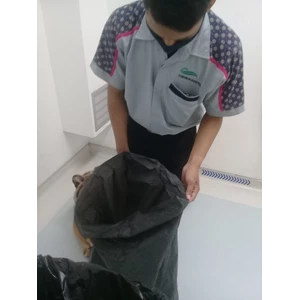 office boy/girl take out sampah ruang pendaftaran 1 fashlab klinik