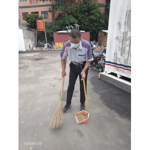 office boy/girl sweeping halaman belakang 28/04 2022