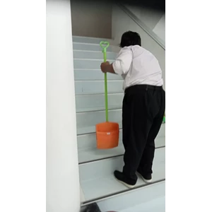 office boy/girl sweeping ulang tangga 16/05/2022