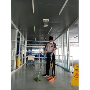 office boy/girl sweeping mobile area dalam customer service 31/05/2022