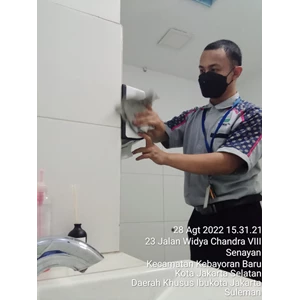 office boy/girl dusting kotak tissue toilet menunggu 30 agustus 2022