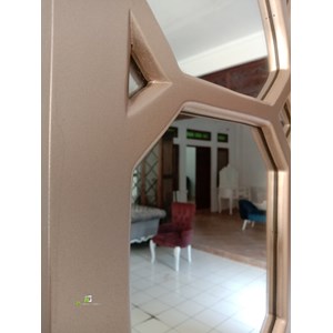 cermin maze glossy gold kerajinan kayu-1