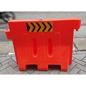 road barrier / traffic separator – rambu pembatas jalan