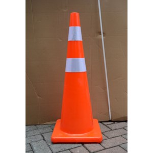 traffic cone pvc alas hitam & merah – 70cm / 90cm-1