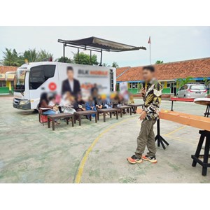rental mobil klinik keliling promosi branding promotion campaign-5
