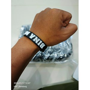 gelang karet emboss custom design | souvenir aksesories promosi-1