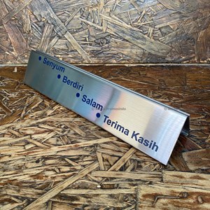 papan nama meja / name desk stainless etching-1
