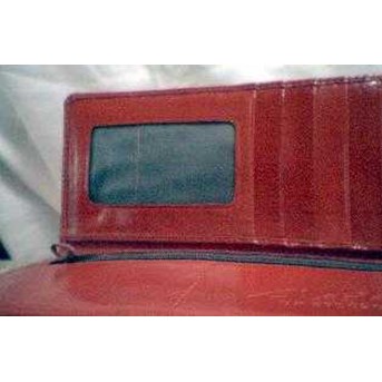 AkU OkE !® A Female Leather Wallet