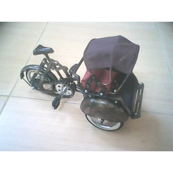 MINIATUR BECAK/ BECAK/ LOGAM/ becak jogjakarta