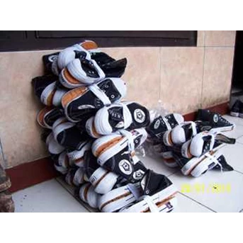 Sepatu Nb