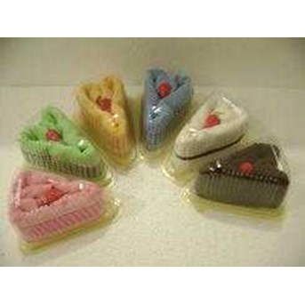 towel slice cake
