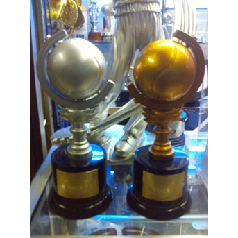 TROPHY GOLF PIALA GOLF PLAKAT FIBER AKRILIK KRISTAL TIMAH LOGAM GRAFIR LASER ENGRAVING PERLOMBAAN KEJUARAAN POSPEDA POPROV PEKAN OLAHRAGA DAERAH PEKAN OLAHRAGA PROVINSI PROPINSI PENGHARGAAN SOUVENIR HADIAH PROMOSI MASA BAKTI MASA KERJA TENIS BULUTANGKIS V