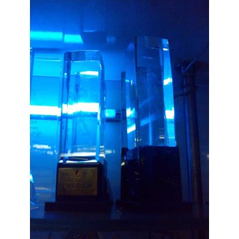 TROPHY GOLF PIALA GOLF PLAKAT FIBER AKRILIK KRISTAL TIMAH LOGAM GRAFIR LASER ENGRAVING PERLOMBAAN KEJUARAAN POSPEDA POPROV PEKAN OLAHRAGA DAERAH PEKAN OLAHRAGA PROVINSI PROPINSI PENGHARGAAN SOUVENIR HADIAH PROMOSI MASA BAKTI MASA KERJA TENIS BULUTANGKIS V