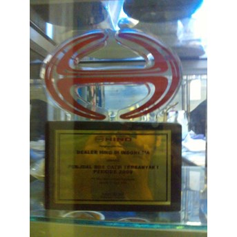 PLAKAT FIBER HINO TROPHY PIALA AWARD FIBER ACLYRIC ACRILIK AKRILIK KRISTAL TIMAH LOGAM GRAFIR LASER ENGRAVING PERLOMBAAN KEJUARAAN POSPEDA POPROV PEKAN OLAHRAGA DAERAH PEKAN OLAHRAGA PROVINSI PROPINSI PENGHARGAAN SOUVENIR HADIAH PROMOSI MASA BAKTI MASA KE