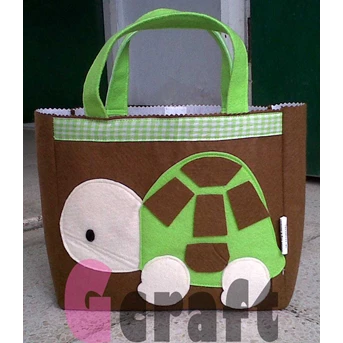 Turtle in Felt tote - Goodie bag