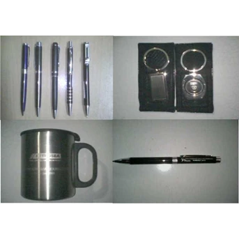 Mug, ballpoint, jam grafir.