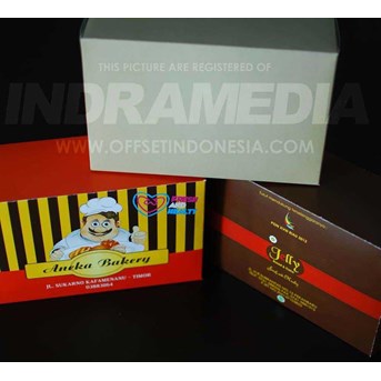 Kotak kue sedang