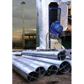 Highmast pole / flood light