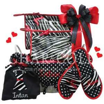 PERSONALIZED LUXURY HAMPER RED