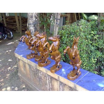 Ukiran patung kuda