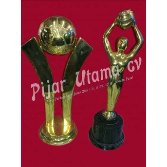 trofy timah bola