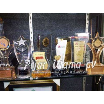 Plakat, Piala, Piagam, Medali dan Pin yang bermutu