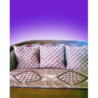 Satu set Taplak dan Sarung Bantal Model Matahari