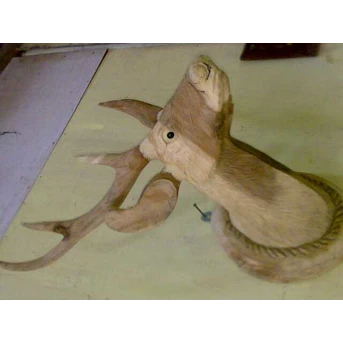 patung kepala rusa
