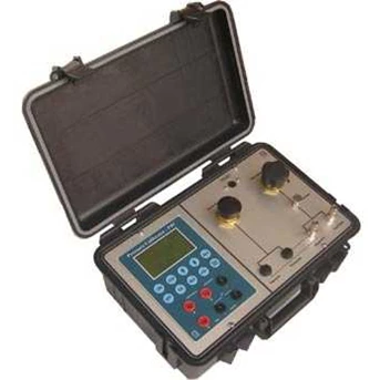 E-INSTRUMENTS Pressure Calibrators: PPC-P 2/ 7/ 10 Digital Pneumatic Calibrator with Hand Pump, Range: -0.9 to 2/ 7/ 10 Bar ( to 30/ 100/ 150 PSI)