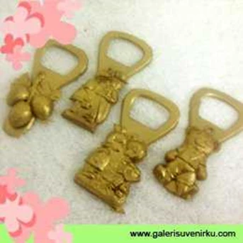 GOLD BOTTLE OPENER - SS25