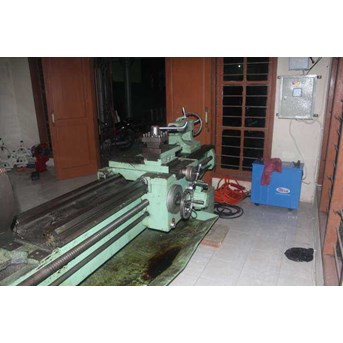 Mesin bubut cadangan