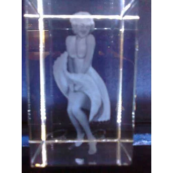 CRYSTAL  PUSAT PEMBUATAN PIALA, SOUVENIR, PLAKAT, CINDERAMATA & KERAJINAN TANGAN LAINNYA. BAHAN : FIBER, ACRELIK, CRYSTAL, TIMAH, PLASTIK & KAYU.