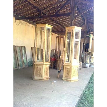 Almari Pajangan PIALA