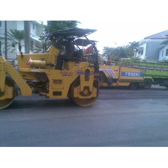 PENGASPALAN, Kami siap mengerjakan mulai dari dasar maupun pelapisan ulang baik dengan gelar manual atau dengan Finisher. Kami Ahlinya dalam Bidang: 1. Pengaspalan/ Hotmix 2. Pemasangan Paving Blok 3. Pemasangan Kanstin 4. Marka jalan 5. Pengecoran (