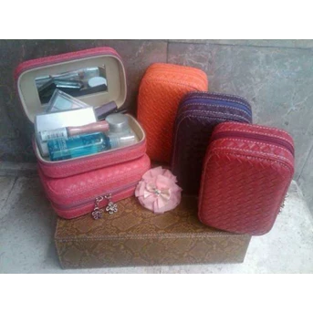 TC ( travel cosmetic) tempat kosmetik