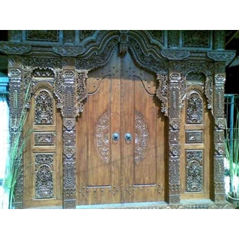 gebyok pintu istimewa
