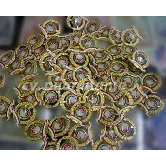pin lencana kuningan