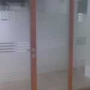 KACA FILM SANDBLAST UNTUK KACA PINTU KANTOR