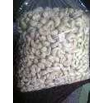 Kacang Mede atau Mete Lokal