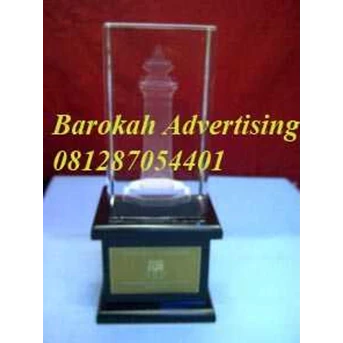 Trophy Kristal Menara Banten 3 Dimensi