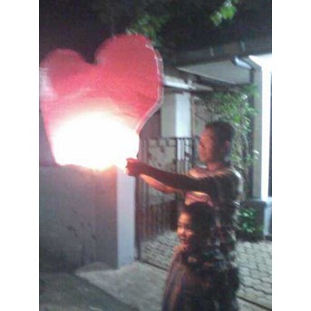 flying lanterns heart shape