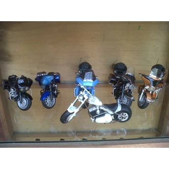 SELL THE HARLEY MINIATURE WITH THE BEST QUALITY, THE MATERIAL FROM IRON AND FIBER...PLEASE CONTACT US FOR THE DETAIL INFORMATION IN : zencrafts@ ymail.com