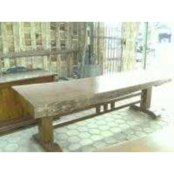 Meja antik dari kayu jati