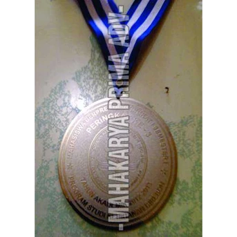 medali oval silver
